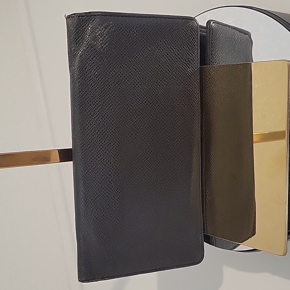 AUTHENTIC LOUIS VUITTON WALLET - Picture 2 of 9